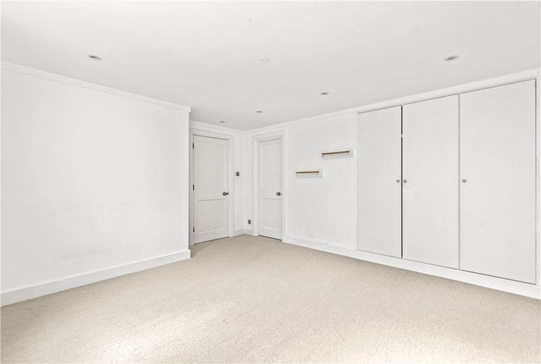 3 bedroom flat, Porchester Gate, Bayswater Road W2 - Available
