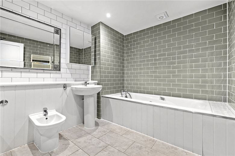 3 bedroom flat, Porchester Gate, Bayswater Road W2 - Available