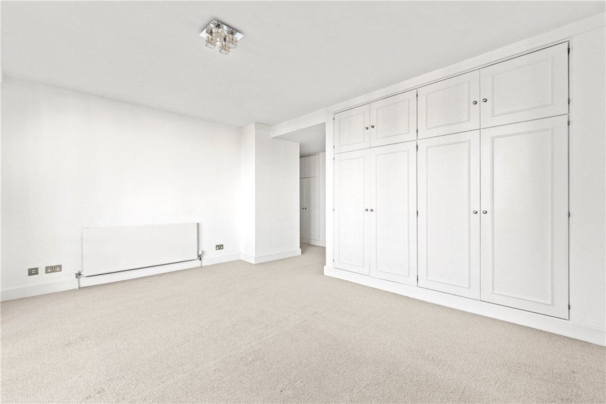 3 bedroom flat, Porchester Gate, Bayswater Road W2 - Available