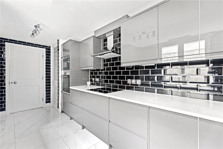 3 bedroom flat, Porchester Gate, Bayswater Road W2 - Available