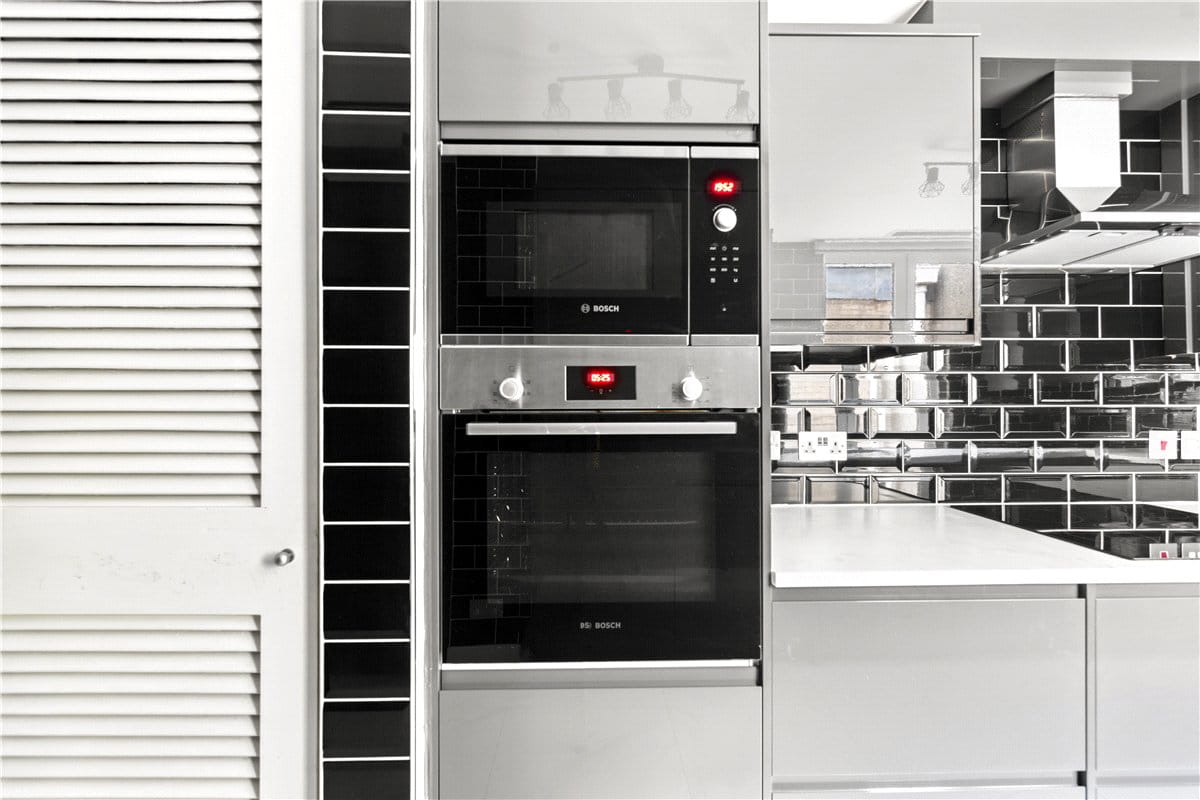 3 bedroom flat, Porchester Gate, Bayswater Road W2 - Available