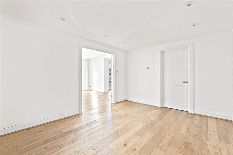3 bedroom flat, Porchester Gate, Bayswater Road W2 - Available