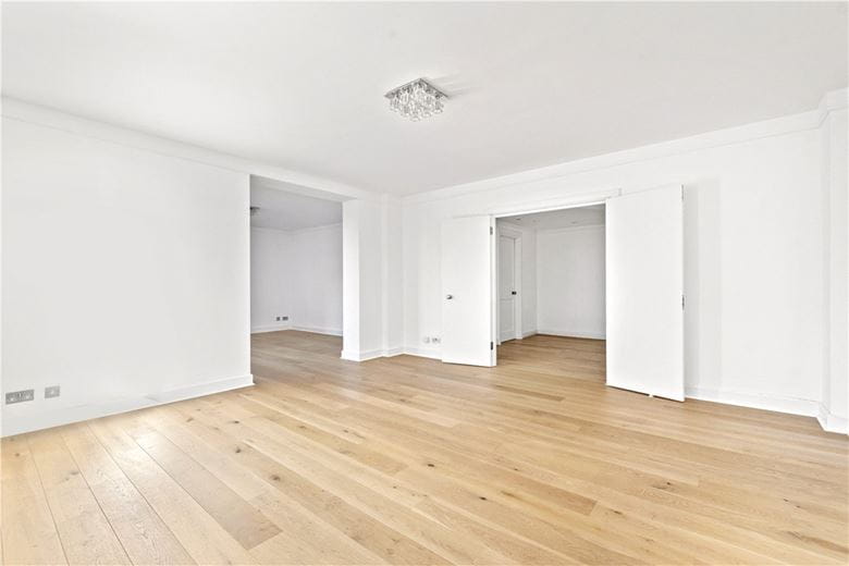 3 bedroom flat, Porchester Gate, Bayswater Road W2 - Available