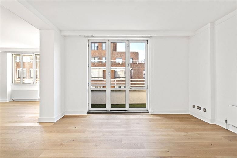 3 bedroom flat, Porchester Gate, Bayswater Road W2 - Available