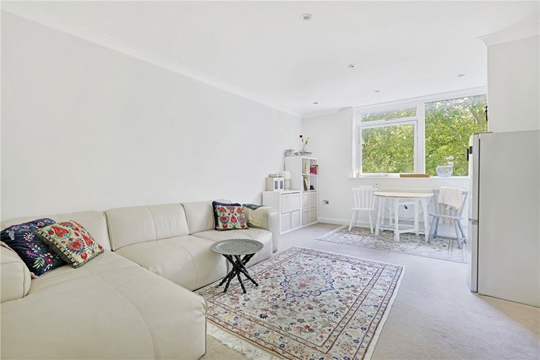 2 bedroom flat, Arundel Gardens, London W11 - Available