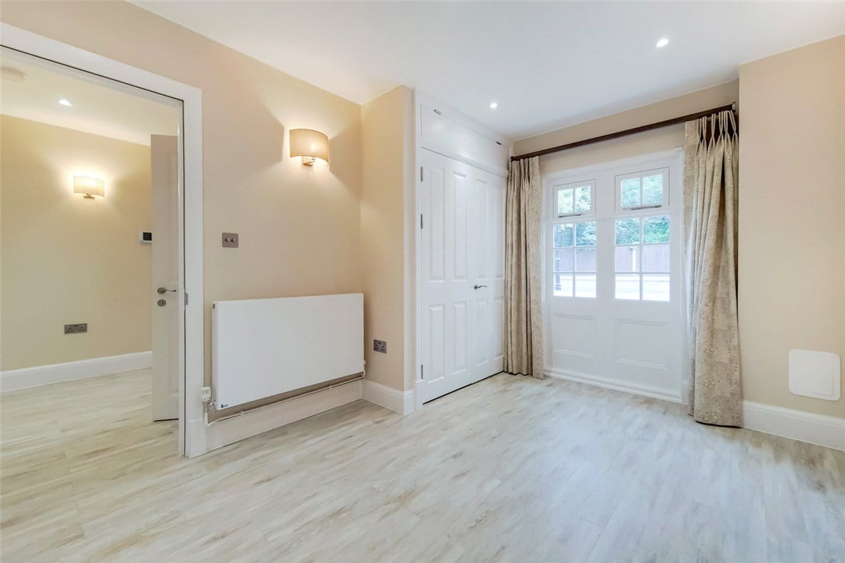 3 bedroom house, Abbotsbury Road, Holland Park W14 - Available