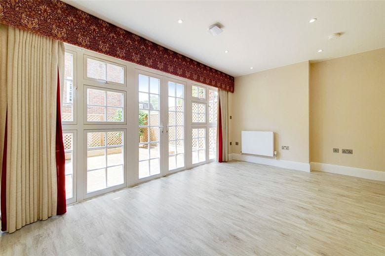 3 bedroom house, Abbotsbury Road, Holland Park W14 - Available