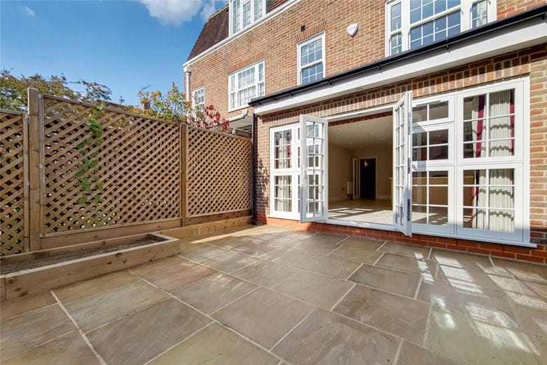 3 bedroom house, Abbotsbury Road, Holland Park W14 - Available