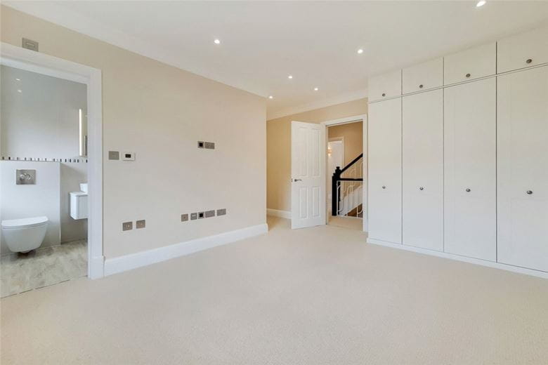 3 bedroom house, Abbotsbury Road, Holland Park W14 - Available