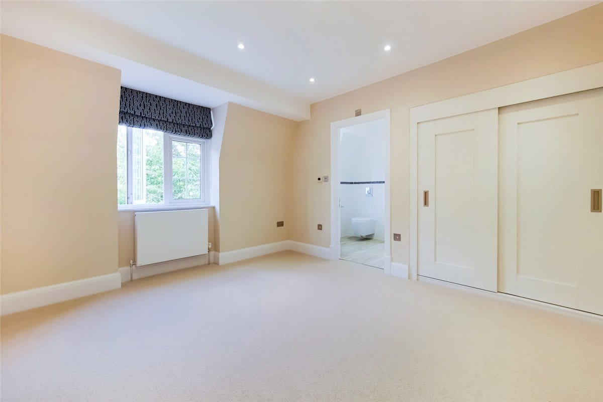 3 bedroom house, Abbotsbury Road, Holland Park W14 - Available