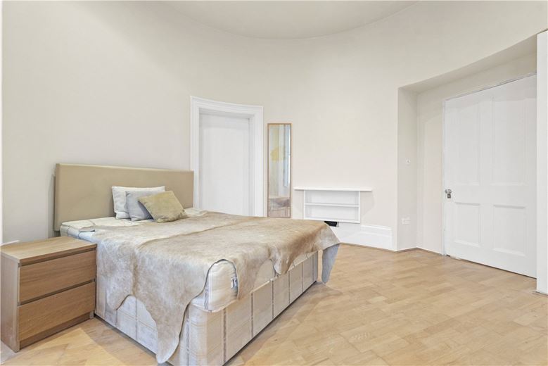 1 bedroom flat, Royal Crescent, Holland Park W11 - Available