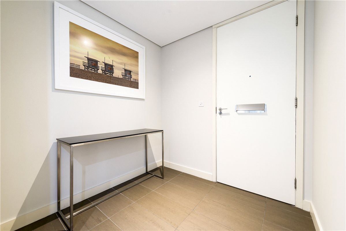 3 bedroom flat, Merchant Square East, London W2 - Available