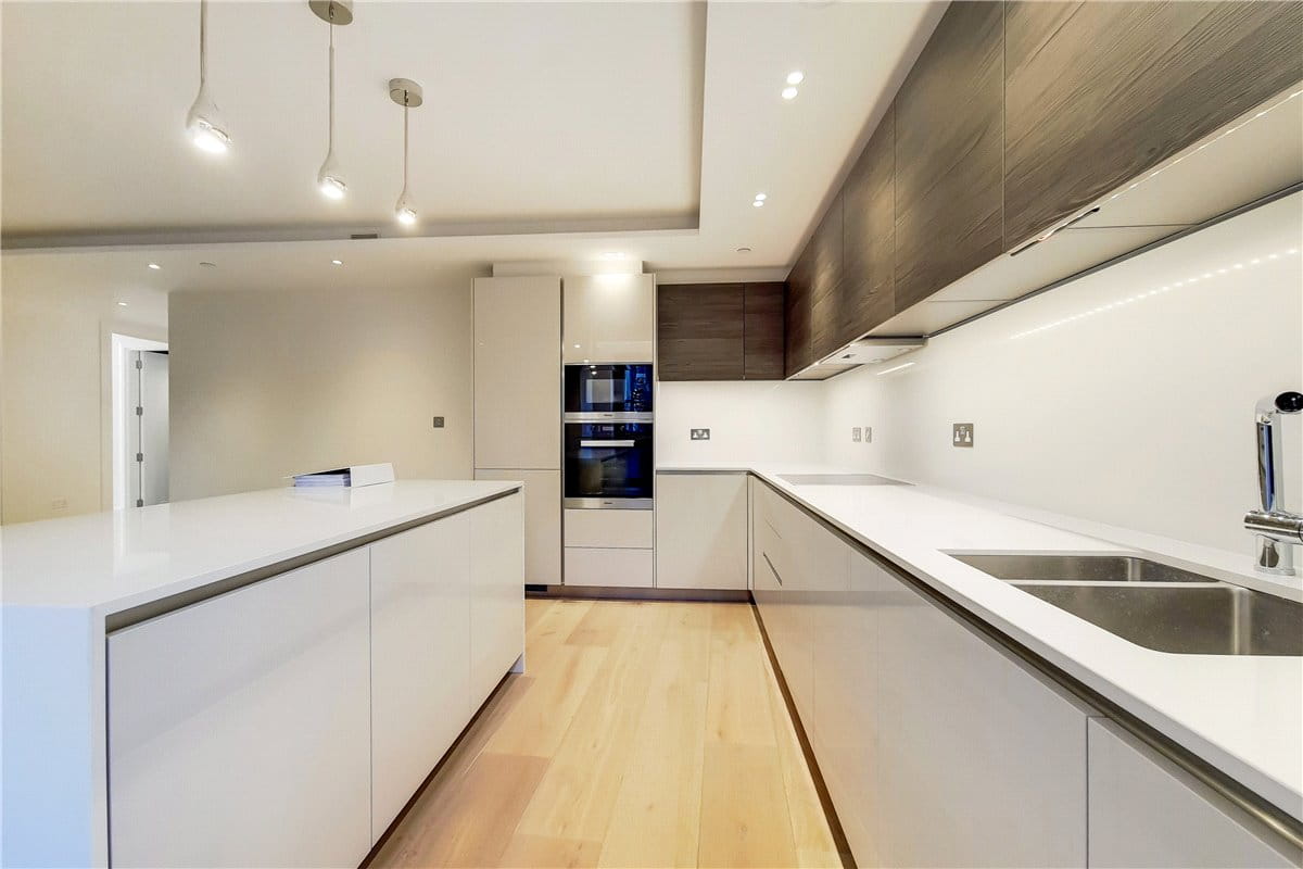 2 bedroom flat, Kensington Gardens Square, London W2 - Available