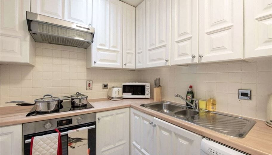 2 bedroom flat, Lexham Gardens, London W8 - Available