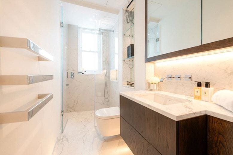 2 bedroom flat, Prince of Wales Terrace, London W8 - Available