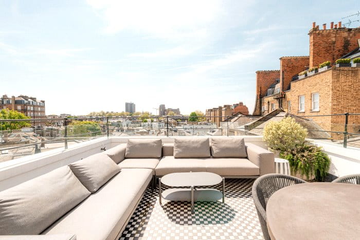 2 bedroom flat, Prince of Wales Terrace, London W8 - Available