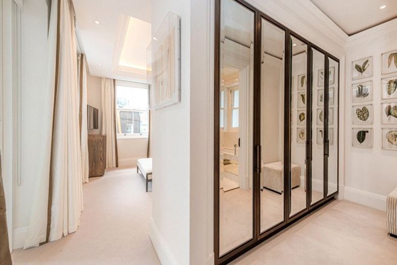 2 bedroom flat, Prince of Wales Terrace, London W8 - Available