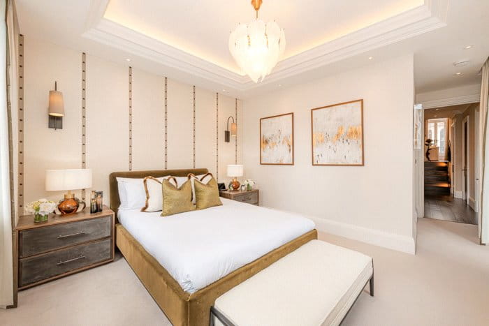 2 bedroom flat, Prince of Wales Terrace, London W8 - Available