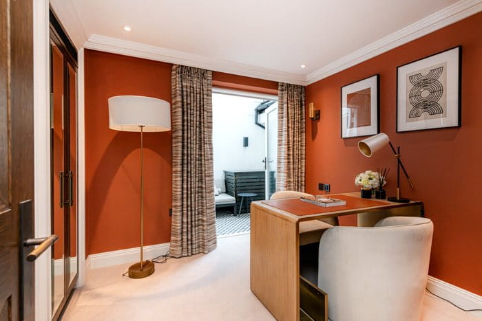 3 bedroom flat, Prince of Wales Terrace, London W8 - Available