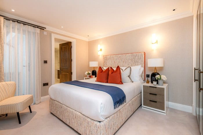 3 bedroom flat, Prince of Wales Terrace, London W8 - Available