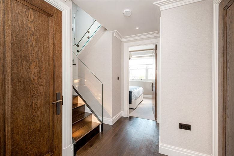 3 bedroom flat, Prince of Wales Terrace, London W8 - Available