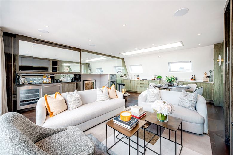 3 bedroom flat, Prince of Wales Terrace, London W8 - Available