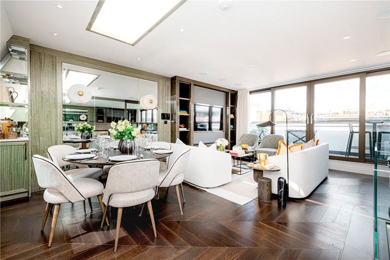 3 bedroom flat, Prince of Wales Terrace, London W8 - Available