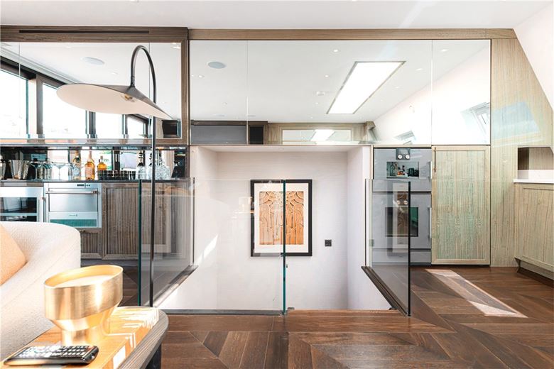 3 bedroom flat, Prince of Wales Terrace, London W8 - Available