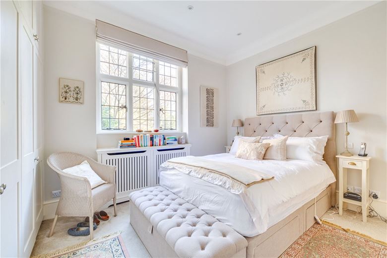 2 bedroom flat, Melbury Road, London W14 - Available