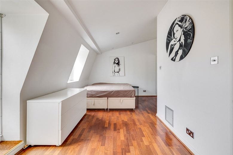 3 bedroom flat, Ennismore Gardens, Knightsbridge SW7 - Available