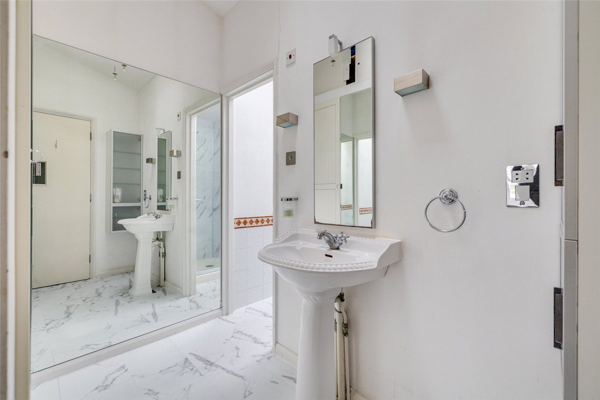 3 bedroom flat, Ennismore Gardens, Knightsbridge SW7 - Available