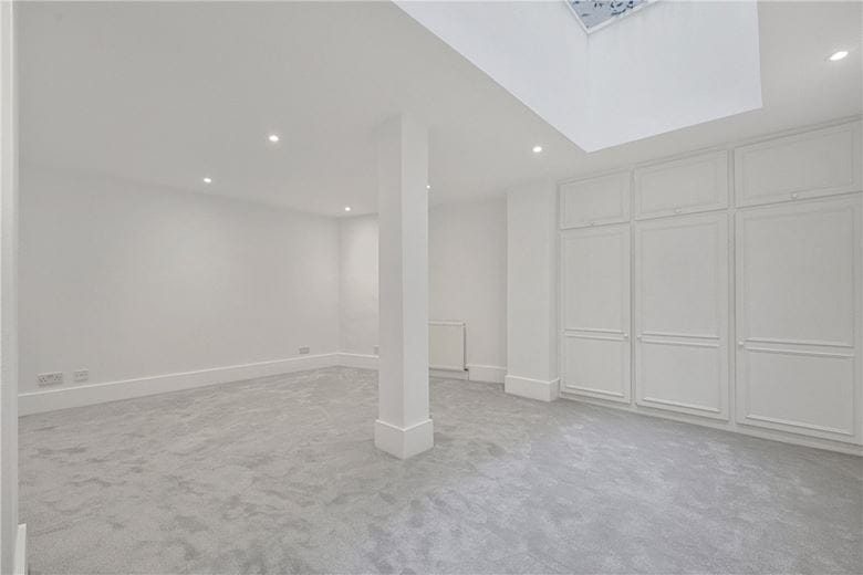 2 bedroom flat, Queens Gate, South Kensington SW7 - Available