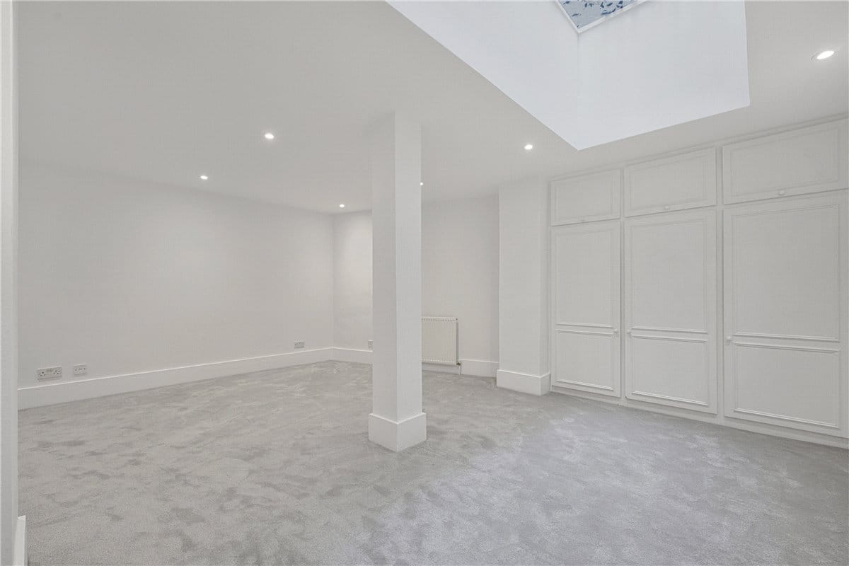 2 bedroom flat, Queens Gate, South Kensington SW7 - Available