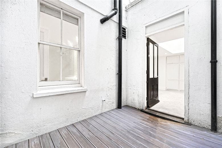 2 bedroom flat, Queens Gate, South Kensington SW7 - Available