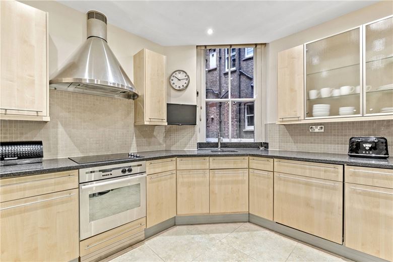 2 bedroom flat, Lincoln House, Basil Street SW3 - Available