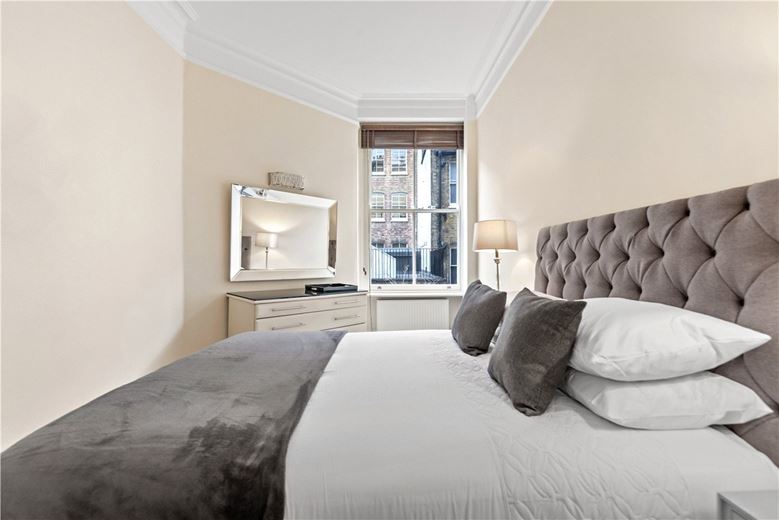 2 bedroom flat, Lincoln House, Basil Street SW3 - Available