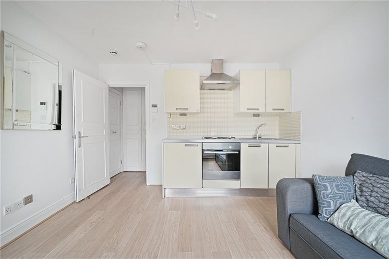  bedroom flat, Egerton Gardens, Knightsbridge SW3 - Available