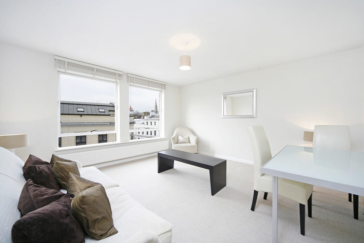 2 bedroom flat, Fulham Road, Chelsea SW3 - Available