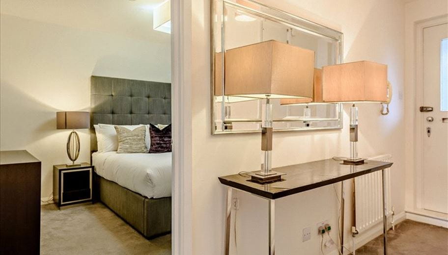 2 bedroom flat, Fulham Road, Chelsea SW3 - Available