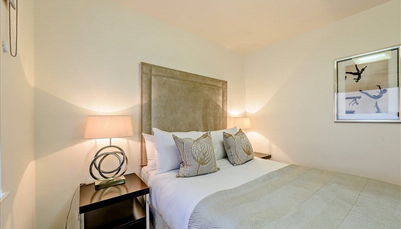 2 bedroom flat, Fulham Road, Chelsea SW3 - Available