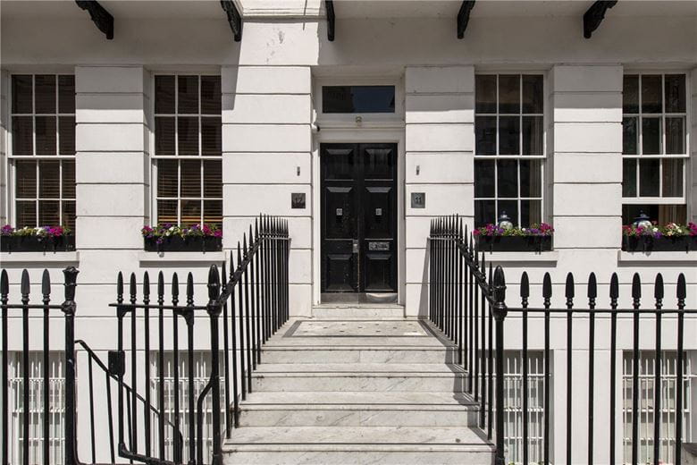 1 bedroom flat, Chesham Place, Belgravia SW1X - Available