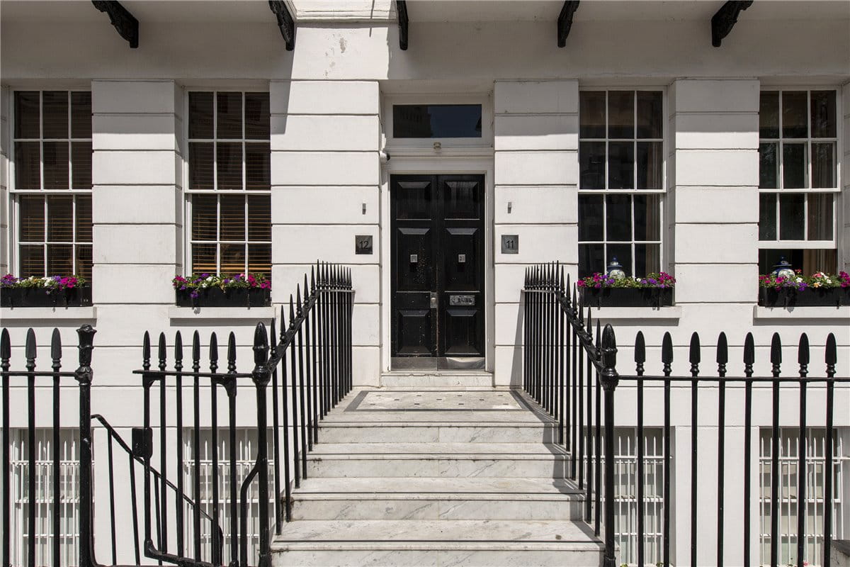 1 bedroom flat, Chesham Place, Belgravia SW1X - Available
