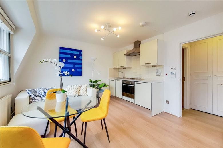  bedroom flat, Egerton Gardens, Knightsbridge SW3 - Available