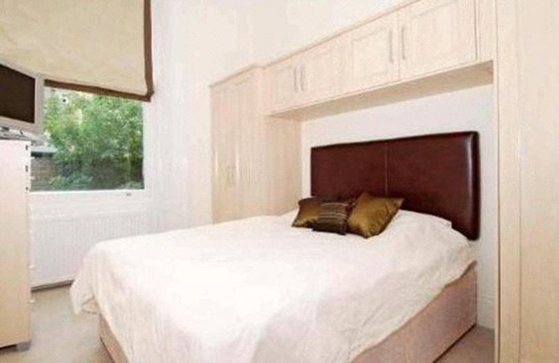 2 bedroom flat, Ashburn Gardens, South Kensington SW7 - Available