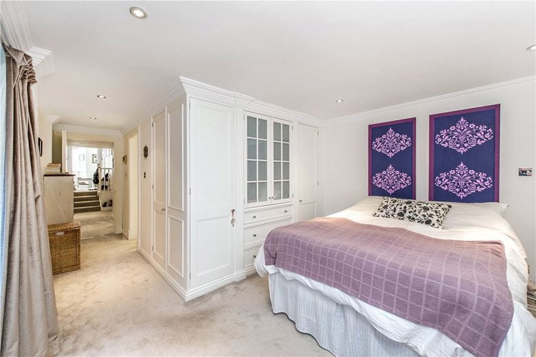 2 bedroom flat, Manson Place, London SW7 - Available