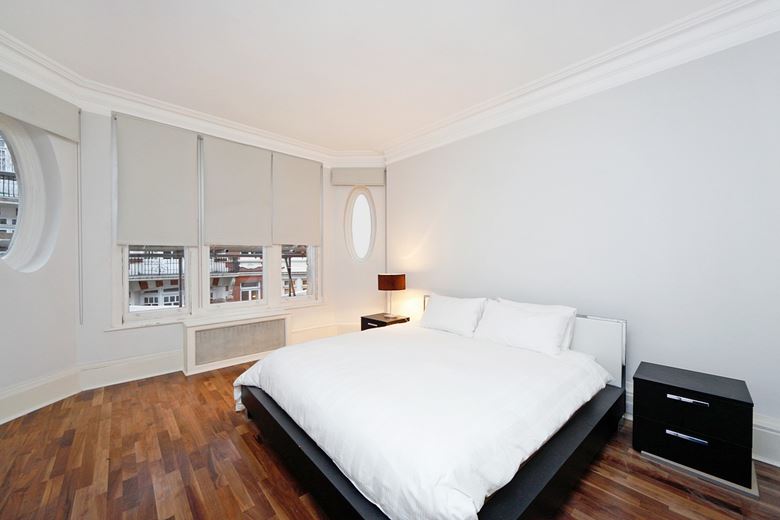 2 bedroom flat, Lincoln House, Basil Street SW3 - Available
