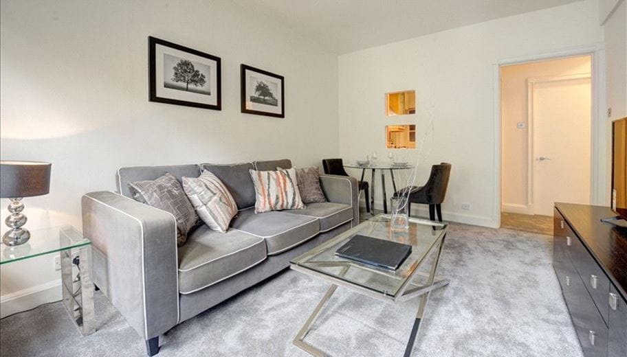 1 bedroom flat, Fulham Road, London SW3 - Available