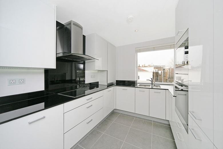 2 bedroom flat, Fulham Road, Chelsea SW3 - Available