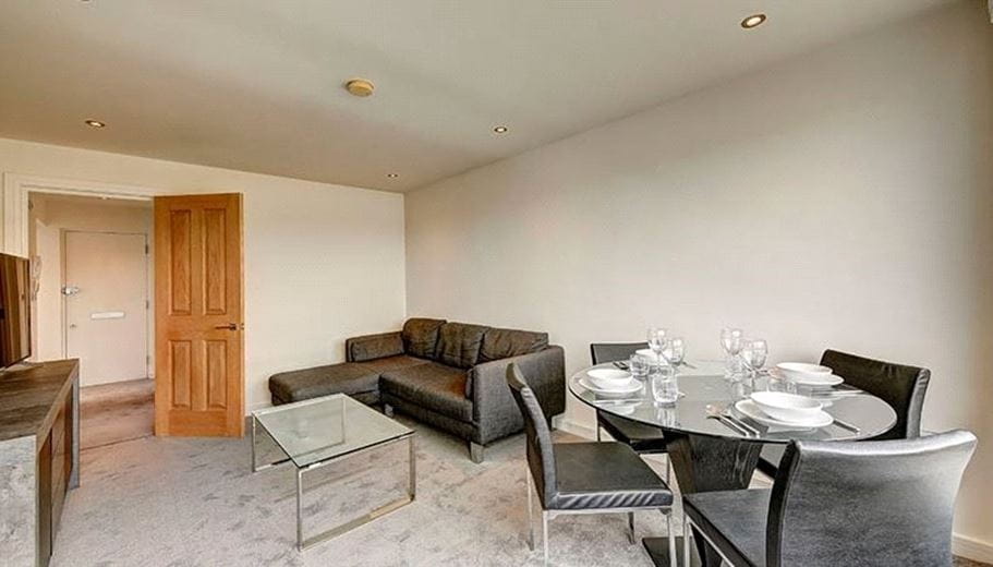 2 bedroom flat, Fulham Road, Chelsea SW3 - Available