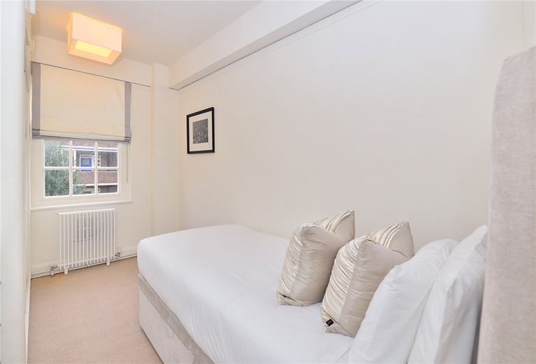 2 bedroom flat, Fulham Road, London SW3 - Available